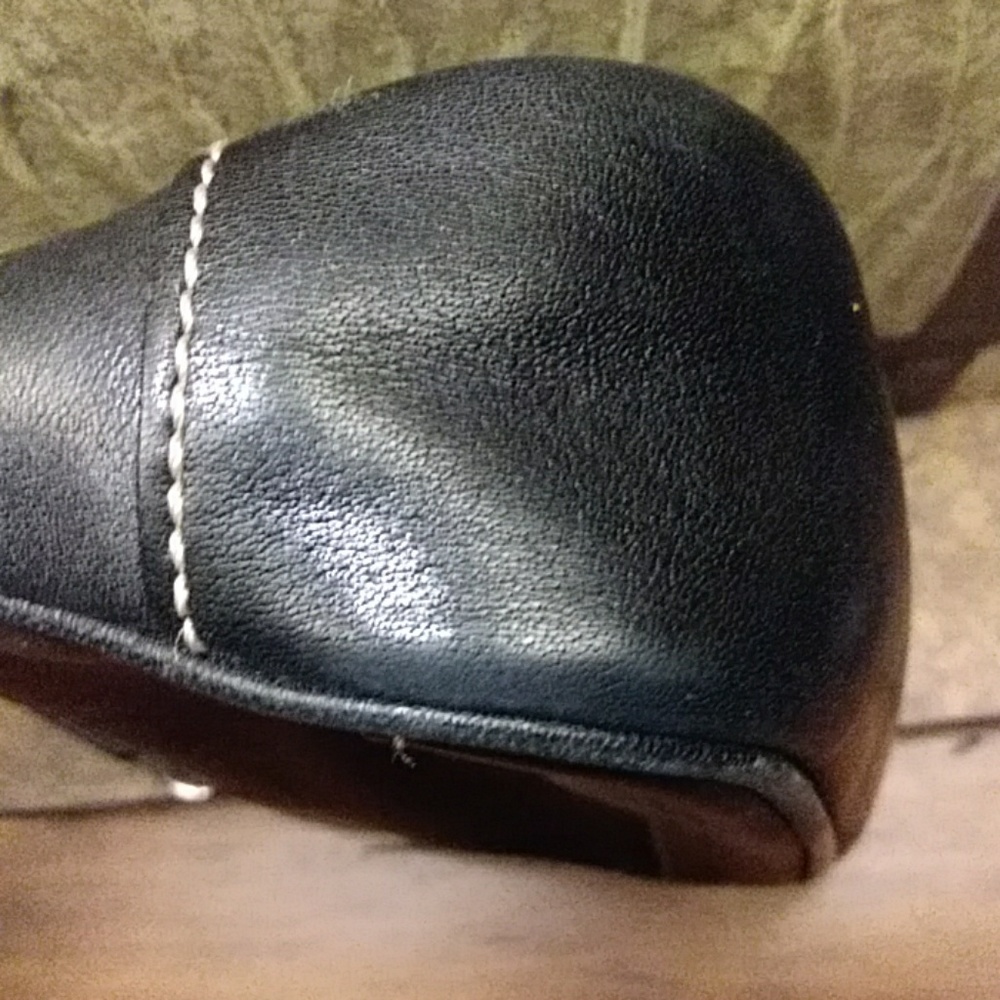 Coach Handbag. - Picture 4 of 6